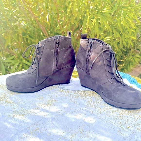 Wedge Heel Suede Booties Dolcetta Boots - Picture 4 of 7